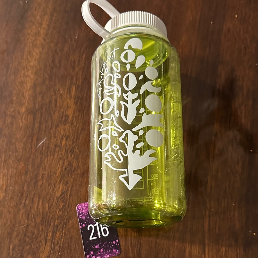 216, NWT Free People Movement 32 ounces Green-Yellow Bottle Water